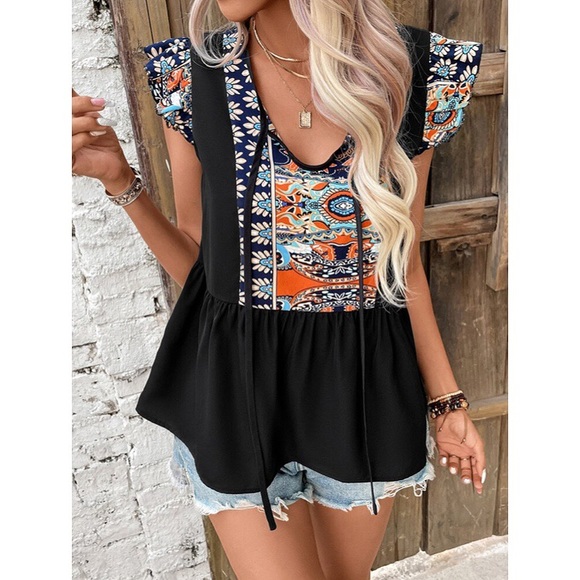 Tops - 🖤 BOHO BLACK BLUE PAISLEY RUFFLE TOP!